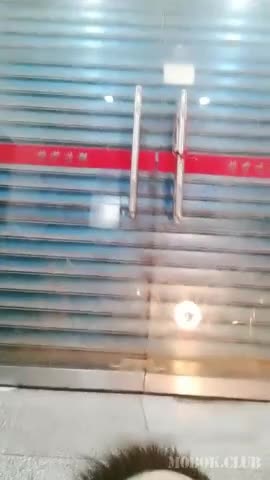 疫情生意不好做 理發店老板娘也要兼職了 關上門和小哥店裏啪啪 菊花太緊插不進啊 new