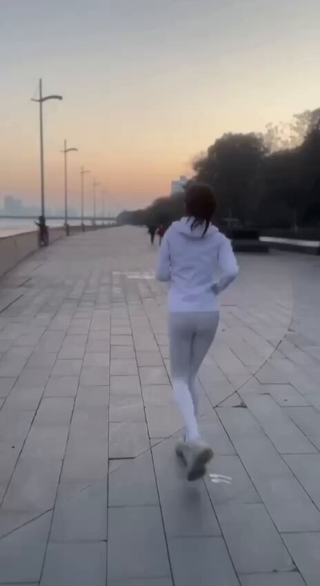 跳蛋晨跑